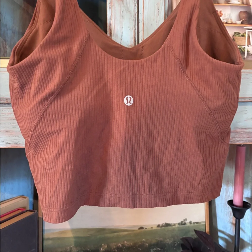 Lulu crop tank size 6 - Picture 4 of 6